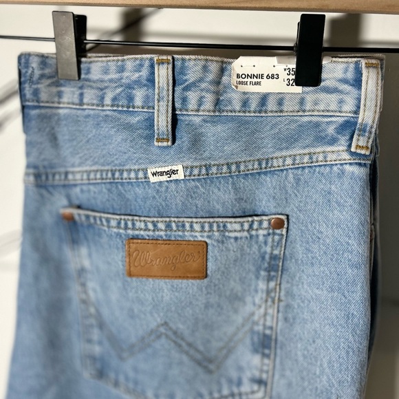NEW Wrangler Bonnie Low Rise Loose Flare Distressed Light Blue Jeans, 35x32 - Picture 8 of 10